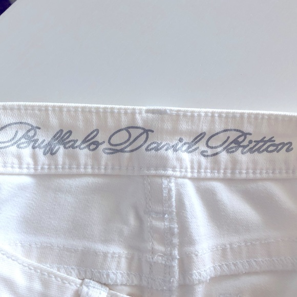 Size 28 White Straight Leg Jeans - Picture 4 of 4